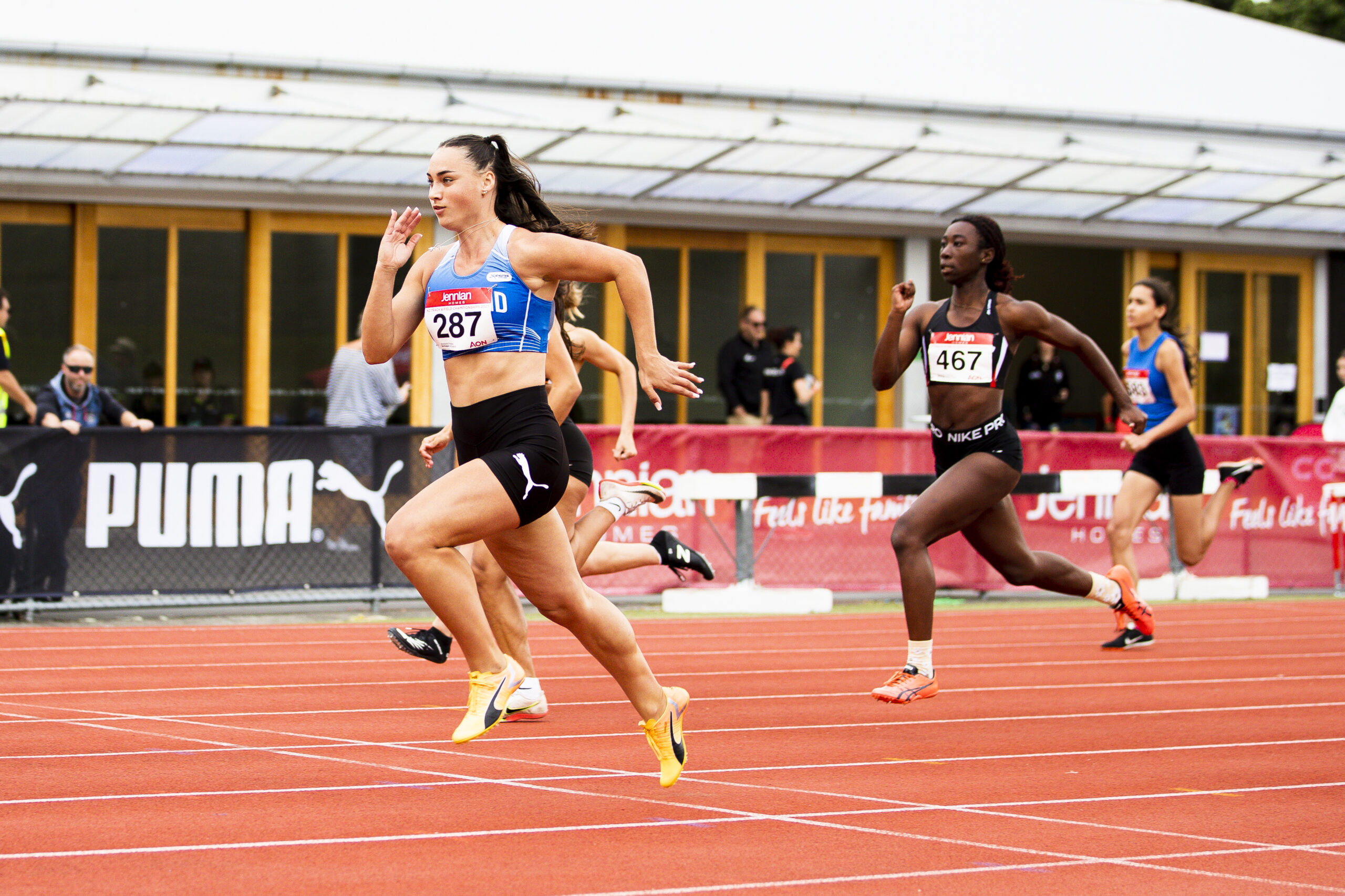 尤其是在他 尤其是在他